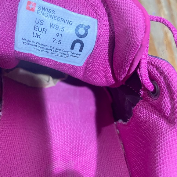 On Running sneakers - Picture 6 of 9